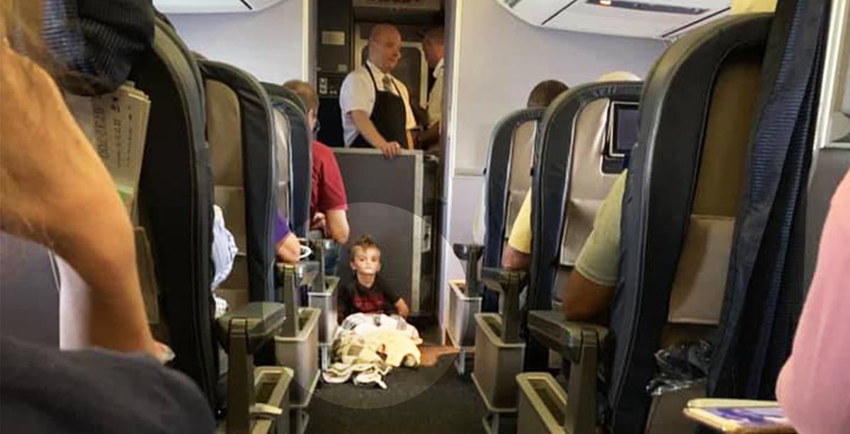 Mom Panics on Airplane When 4-Year-Old With Autism Has Meltdown, but Passengers, Crew Save the Day