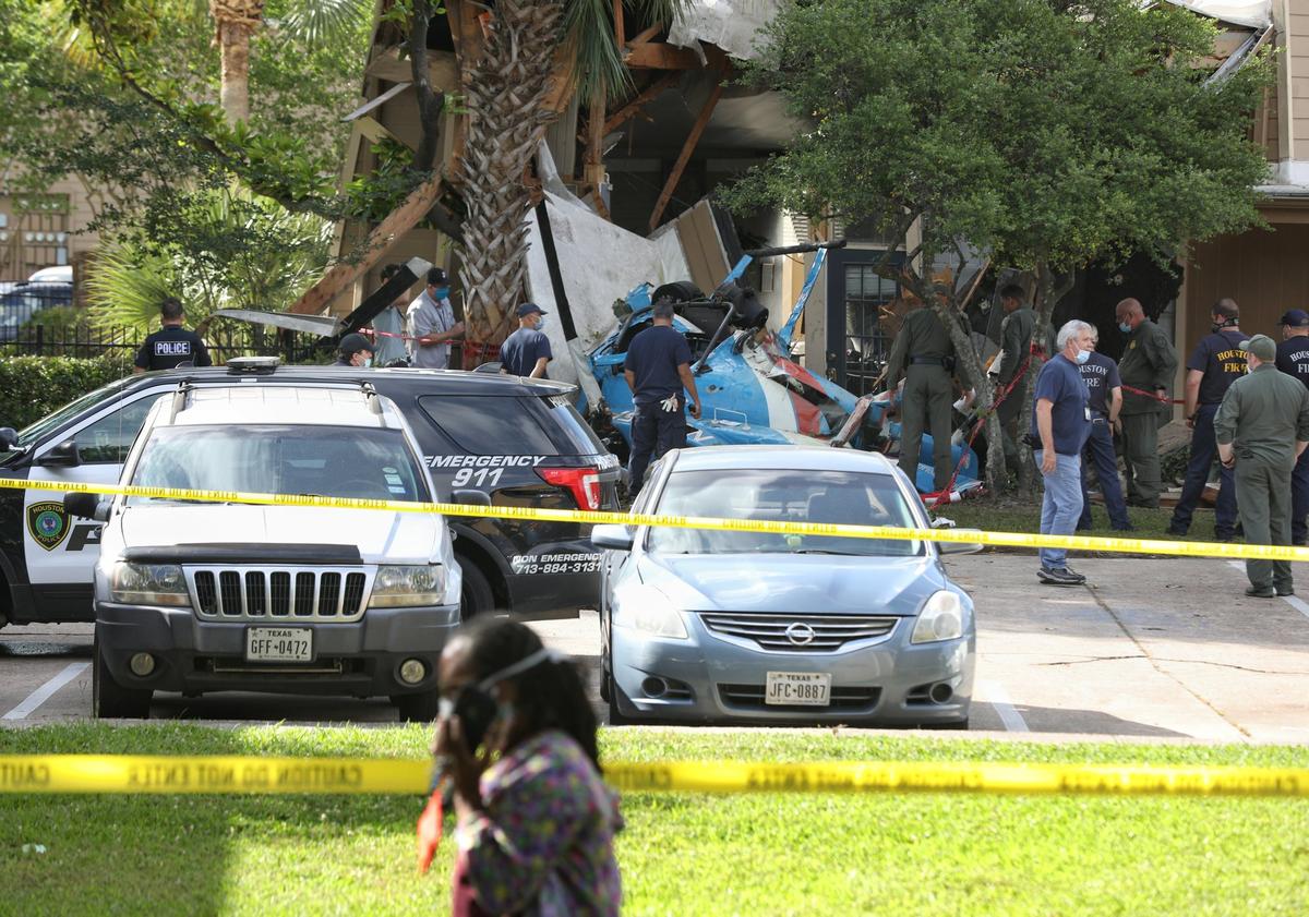 Houston Police Helicopter Crash Leaves 1 Dead, Another in Critical Condition