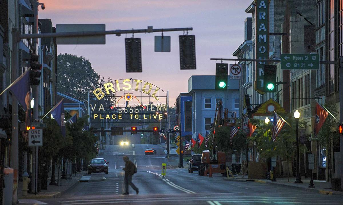 On Virginia–Tennessee Border, One Side Is Open for Business While the Other Is Still on Lockdown