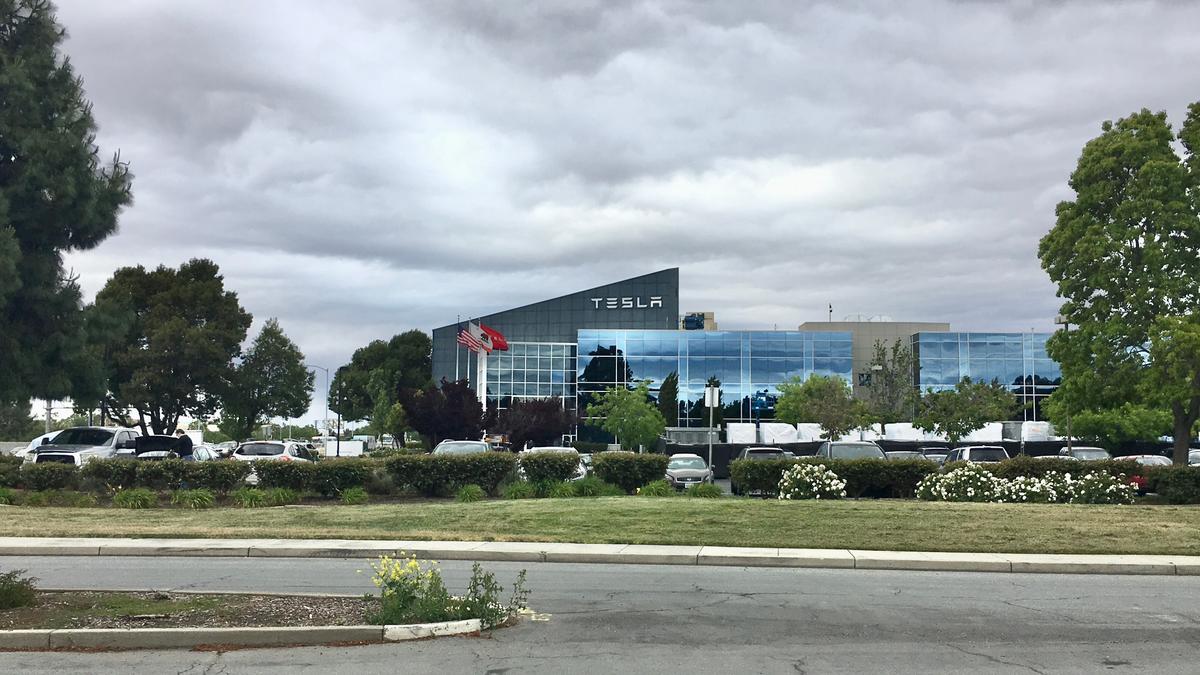 Tesla’s Musk Says Ready for Arrest as He Reopens California Plant Against Local Order