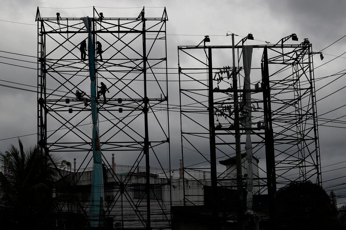 Strong Typhoon Slams Into Pandemic-Hit Philippines