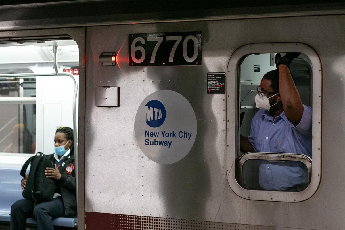 2 Men Stabbed in NYC Subway Attack, Suspect Arrested: Police