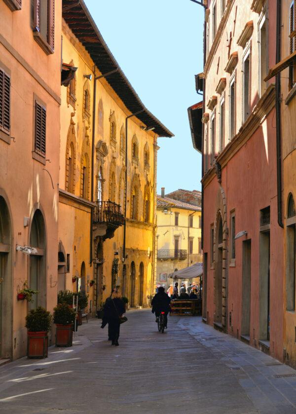 Old historic alley in the medieval town of Sansepolcro, Tuscany. (Poludziber/Shutterstock)