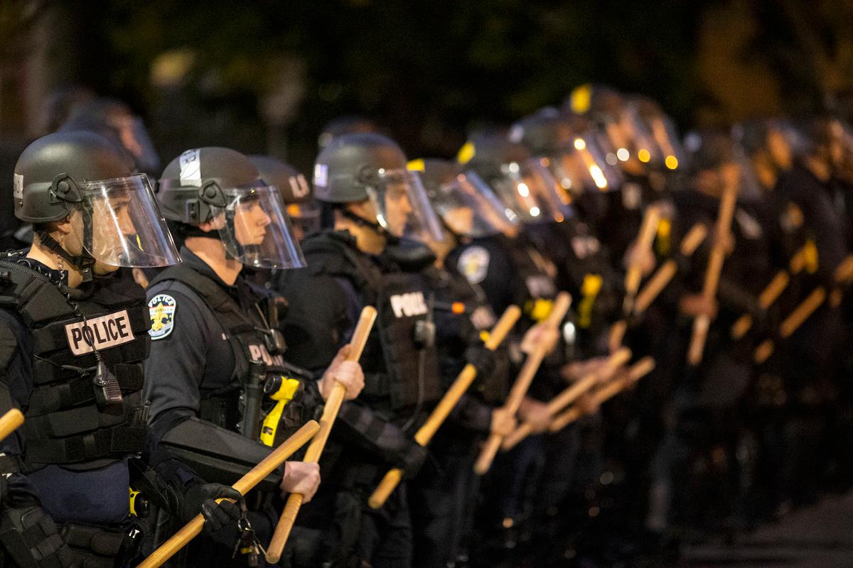 Officer Shoots Projectiles at News Crew During Kentucky Protests