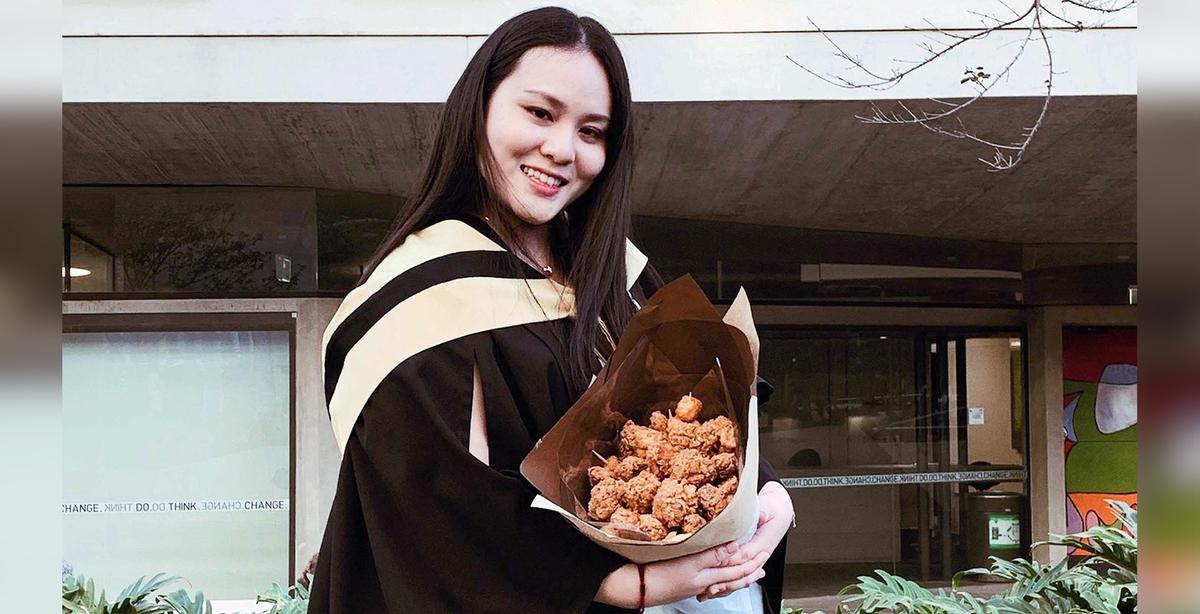 University Student Celebrates Graduation With Bouquet of KFC Fried Chicken From Her Boyfriend