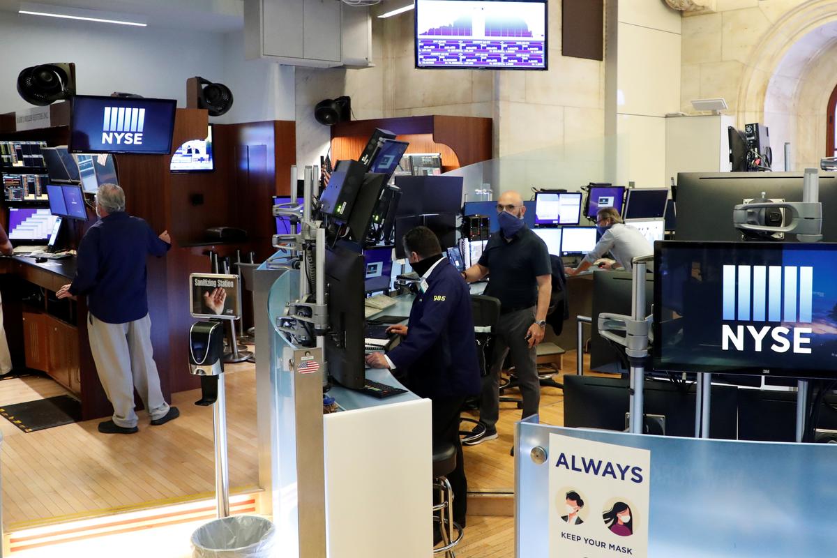 S&P 500, Dow Slip Ahead of Fed Outlook; Nasdaq Scales Fresh High