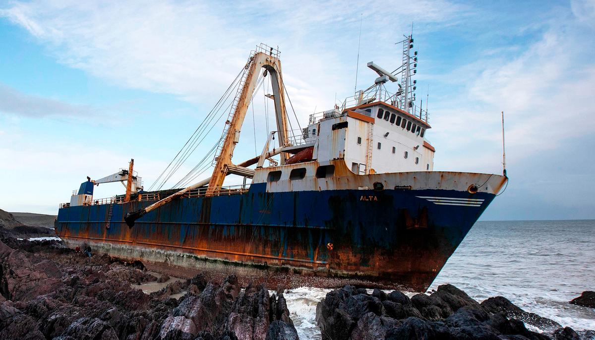 250-Foot-Long ‘Ghost Ship’ Washes Up on Irish Coast, Owners Remain Untraced