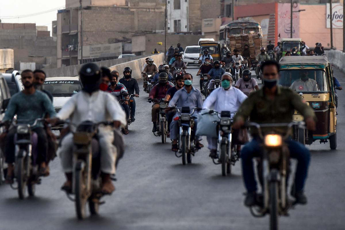 New Cases in Pakistan Push Mideast Beyond 1 Million