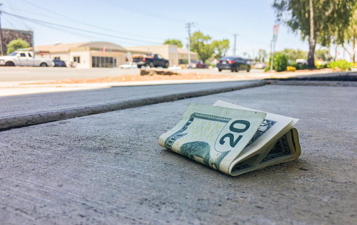Man Finds a Way to Return $80 in Cash to Its Owner