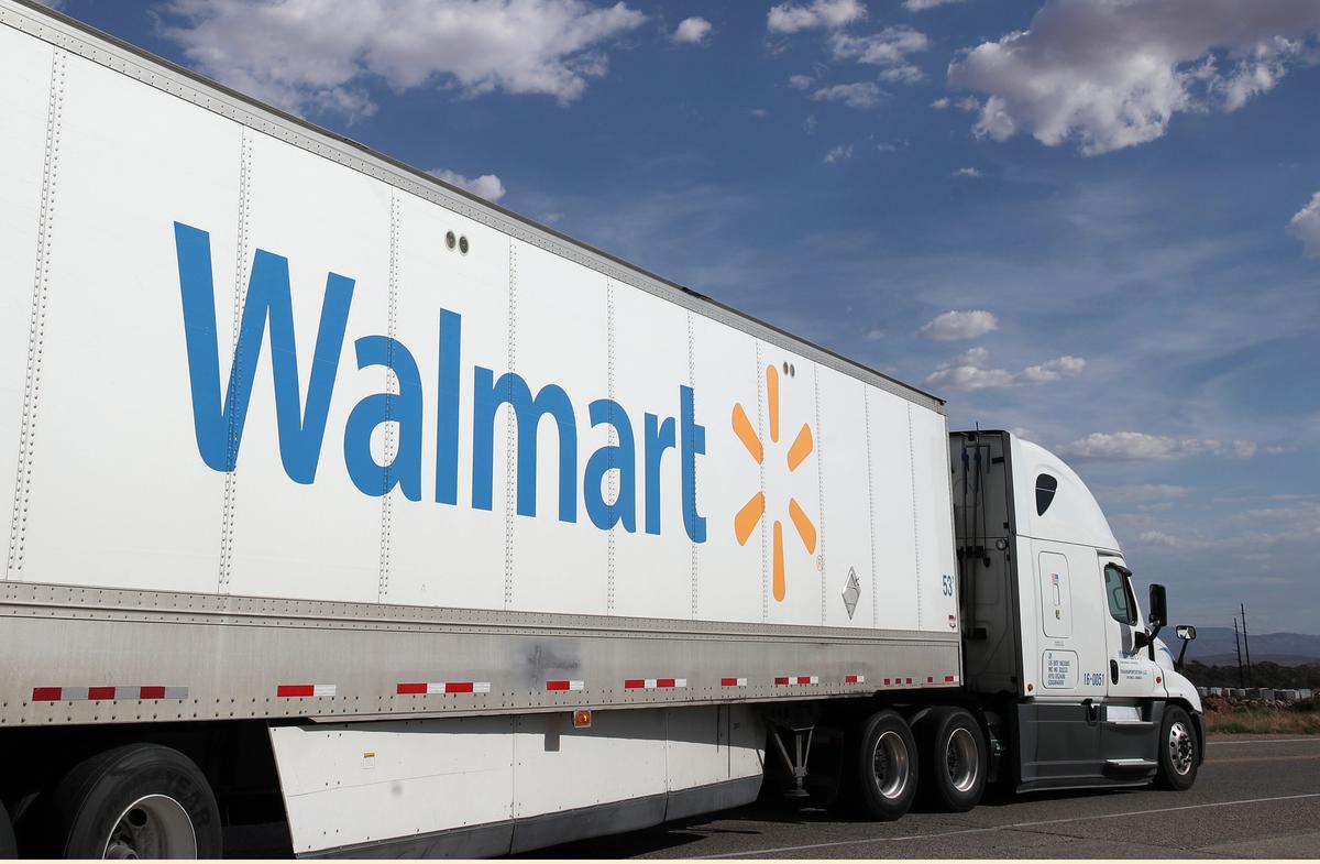 Walmart Offering New Truck Drivers Up to $110,000 a Year Starting Pay Amid Shortage