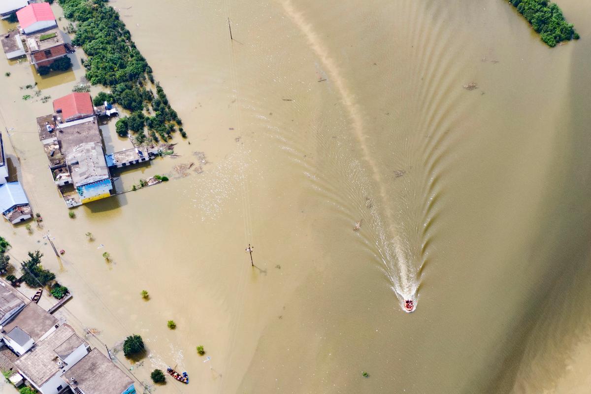 China’s Mighty Yangtze Nears Crest Again, New Floods Feared