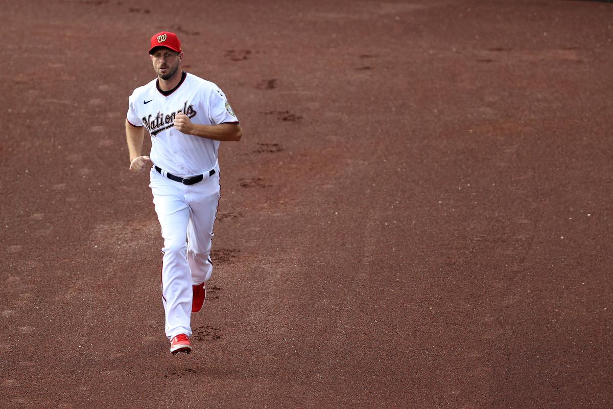All Yankees and Nationals Players Kneel for Black Lives Matter, Stand for Anthem
