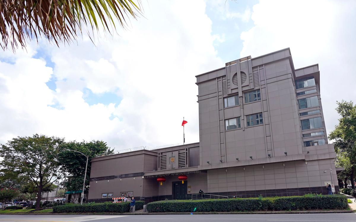 US Takes Over Chinese Consulate in Houston, Officials Say Closure of Facility ‘Not Random’