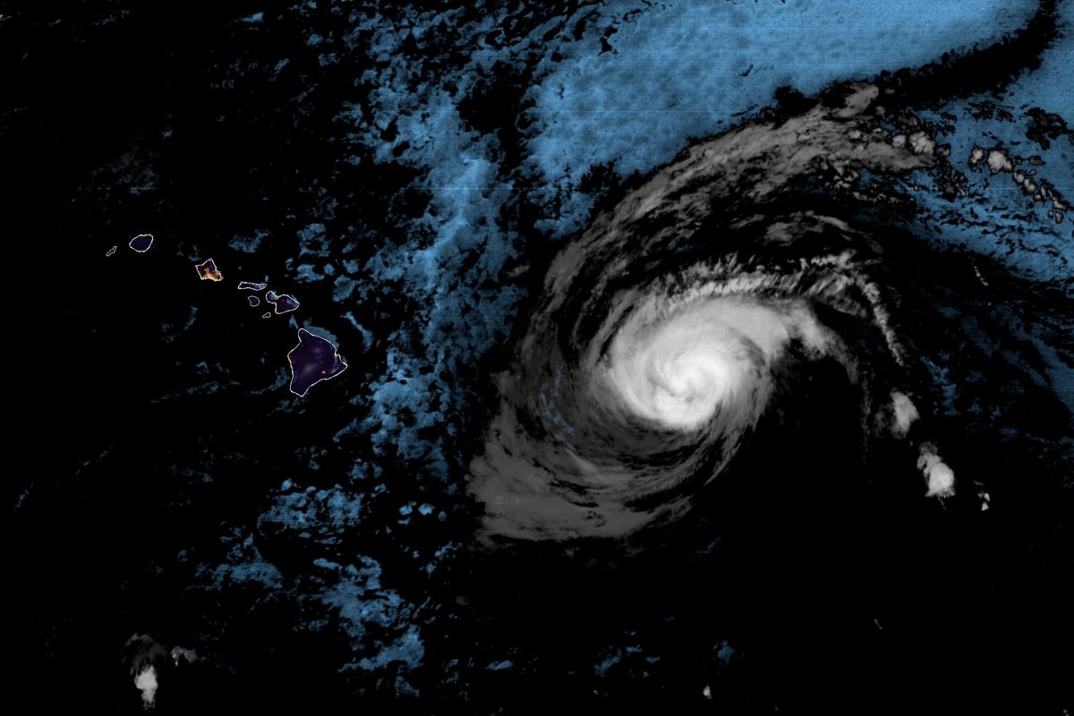 Hurricane Douglas Nears Hawaii, Bringing High Winds and Rain