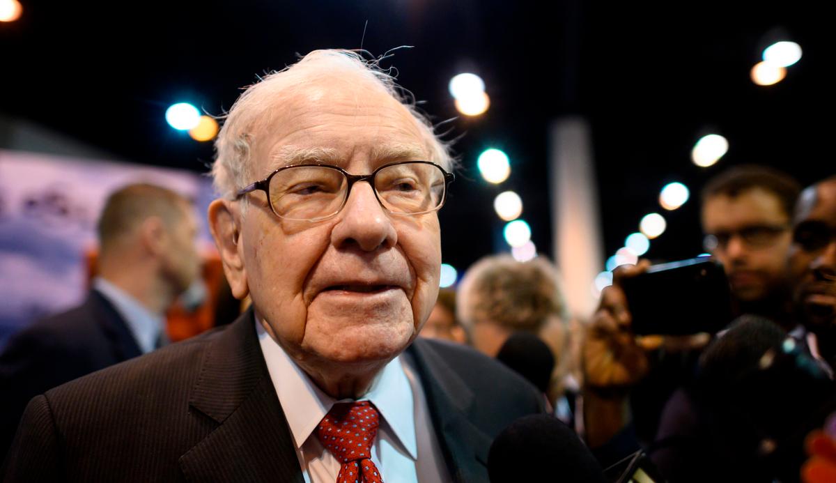 Buffett Looks to Japan With $6 Billion Bet on Five Biggest Trading Firms
