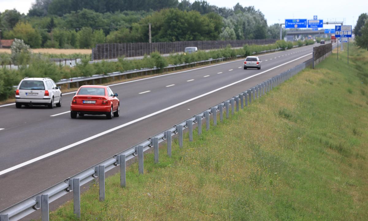 One Dead, 34 Injured as Polish Bus Runs Off Highway in Hungary