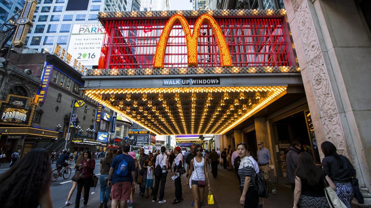 McDonald’s Reinstates Mask Mandate in Areas With High COVID Spread