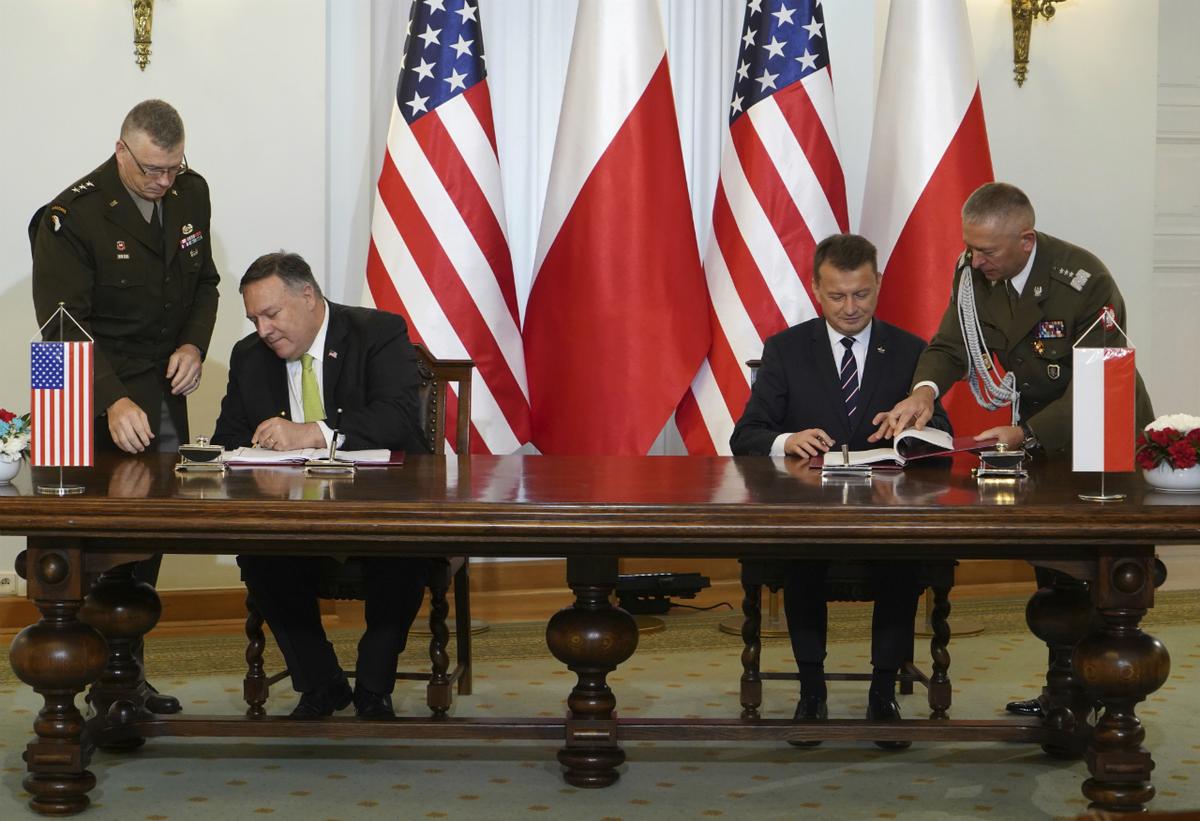 Pompeo Inks Deal for US Troop Move to Poland From Germany