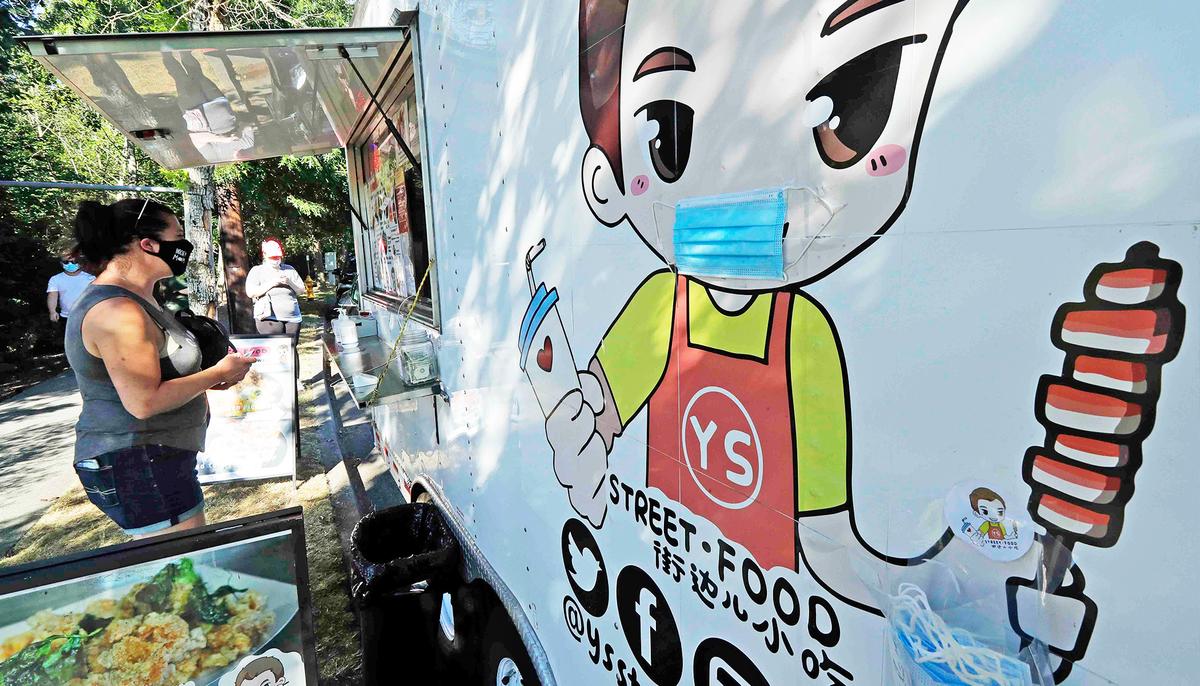 Food Trucks Hit by Lockdown Measures Find New Foodies in Suburban Neighborhoods