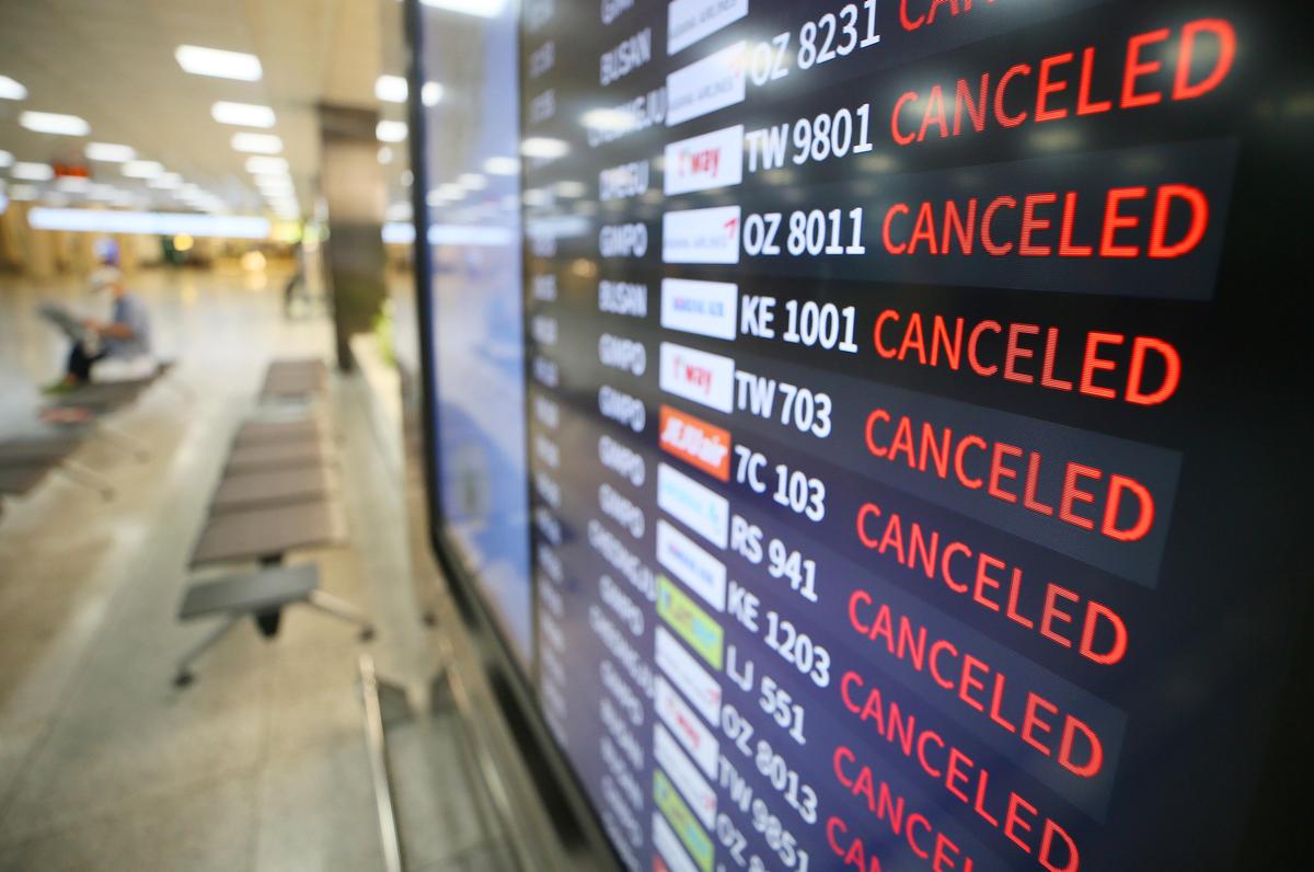 North, South Korea Brace for Strong Typhoon, Flights Halted