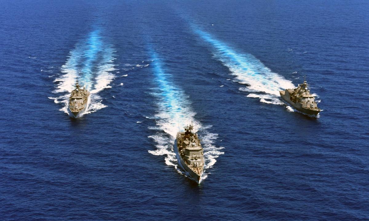 Turkey, Greece Vow to Defend Positions in Escalating Dispute