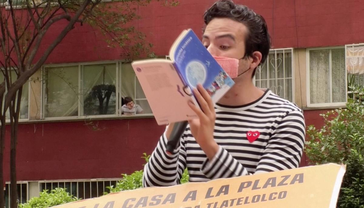 Mexican Storyteller Amuses Children Stuck at Home Amid Pandemic