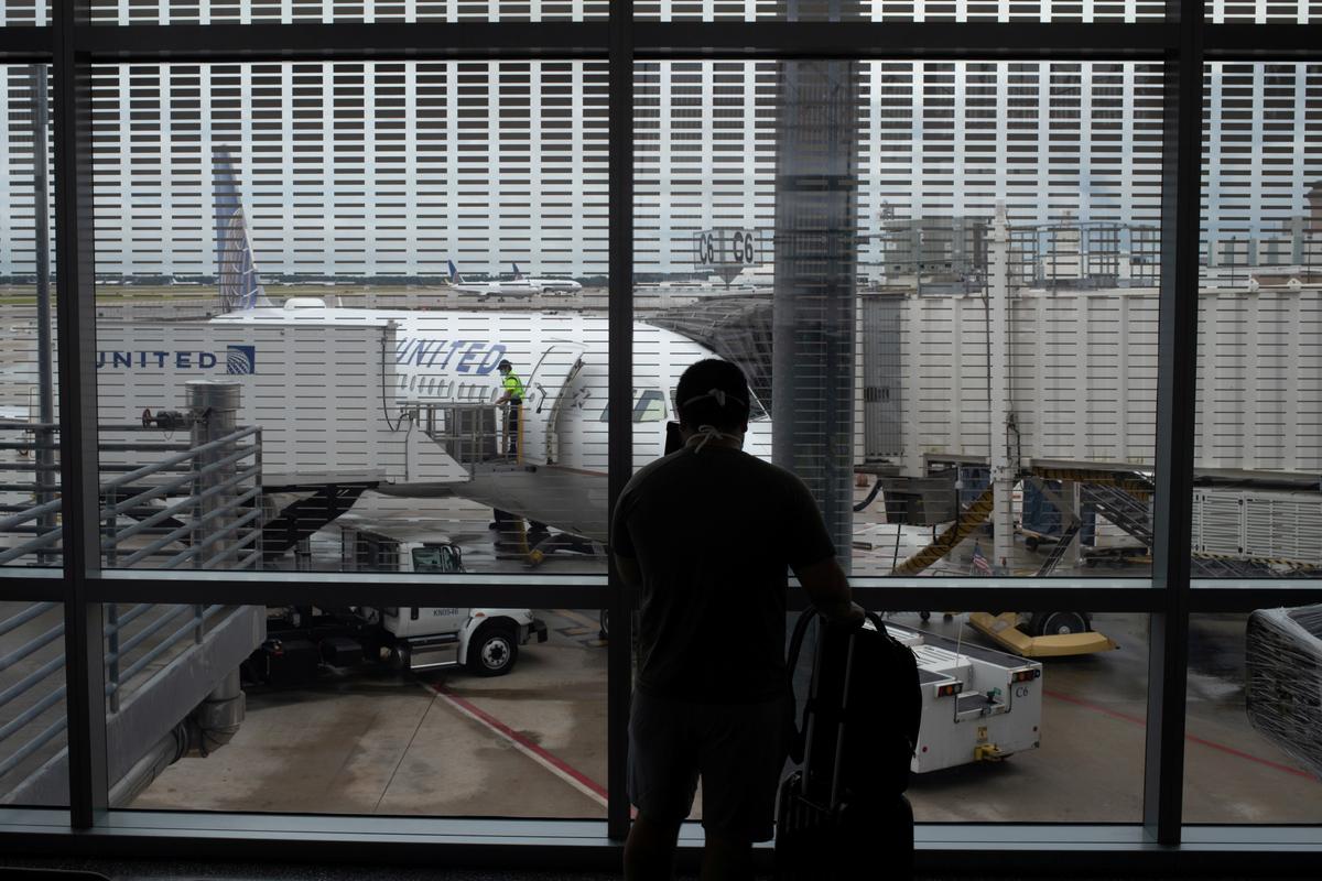 United Airlines to Cut 2,850 Pilot Jobs Without More US Government Aid