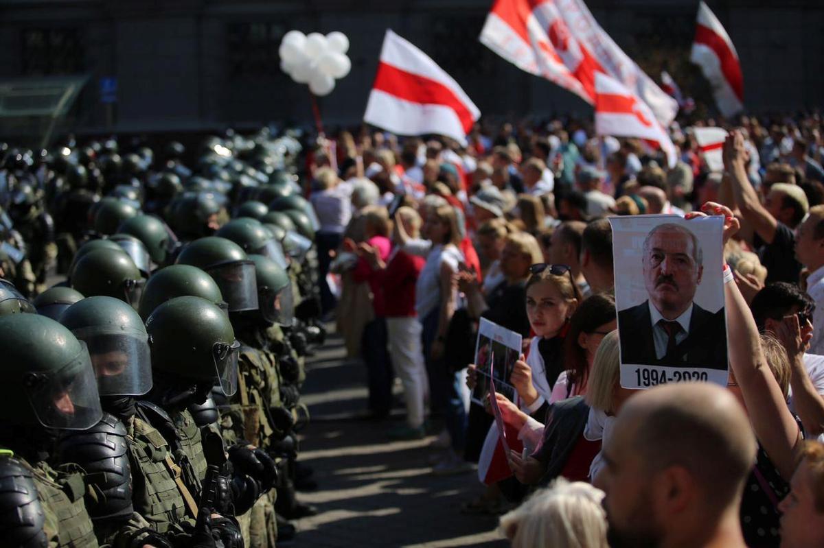 Protesters Crowd Minsk as Belarus Leader Gets Birthday Call From Putin