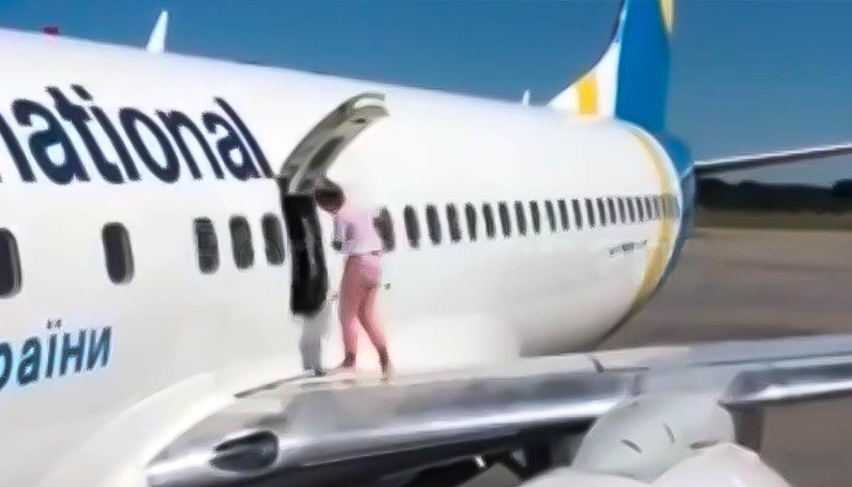Video Shows Shocking Moment a Passenger Took a Walk on an Airplane Wing to Cool Off