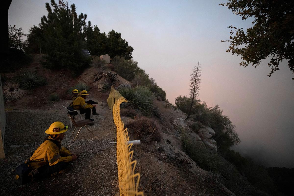 Oregon Governor Seeks More Federal Help as Wildfires Burn in US West