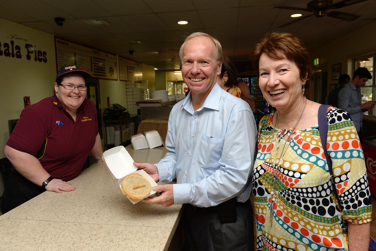 Former Queensland Labor Minister Quits Party to Run Against MP