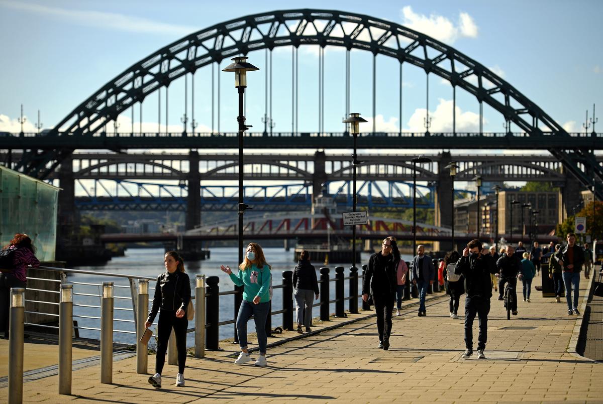 England at COVID-19 ‘Tipping Point,’ Braces for More Restrictions