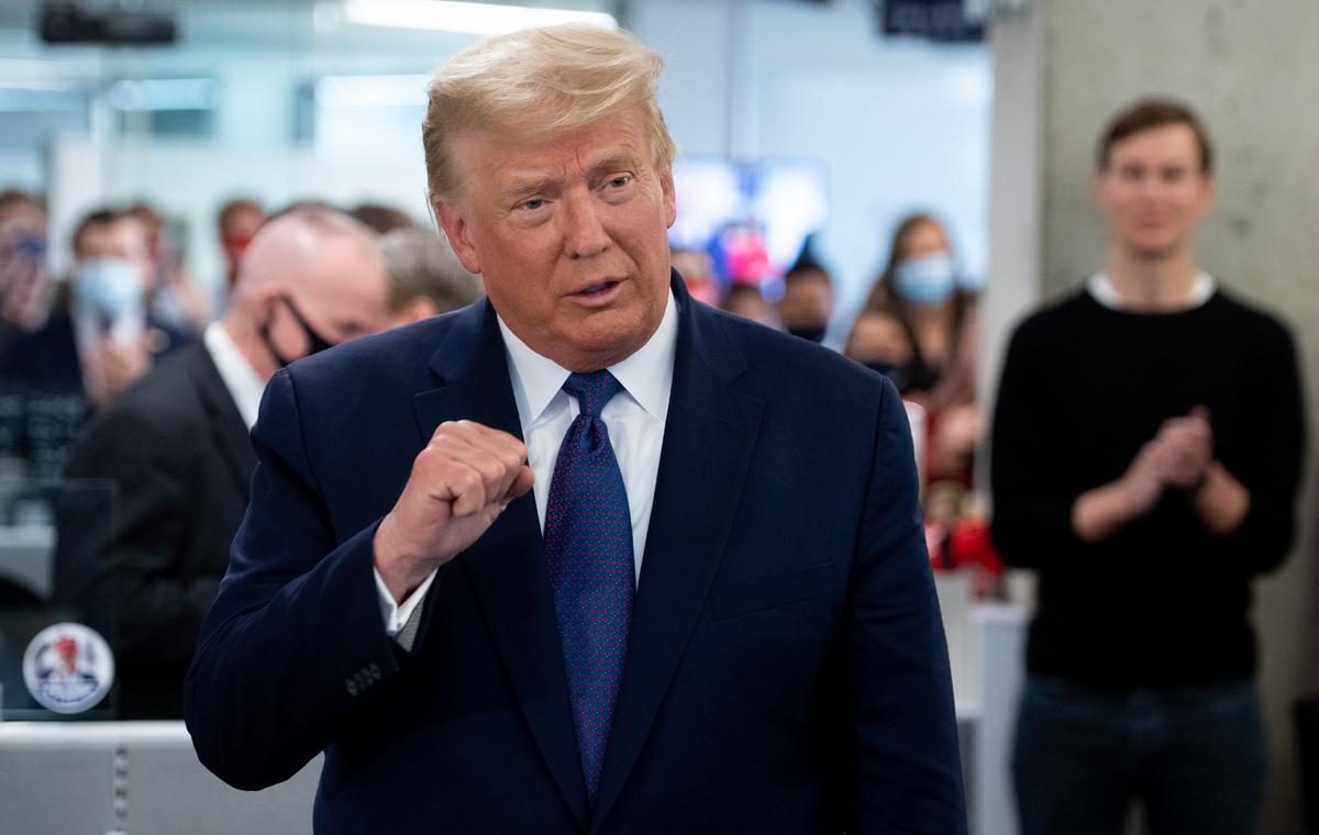 A Yale Psychiatrist Seeks to Compare Trump and Hitler