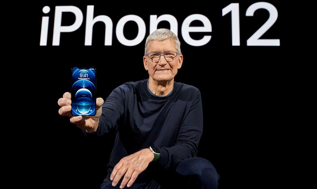 Apple Must Face Shareholder Lawsuit Over CEO Cook’s China Sales Comments