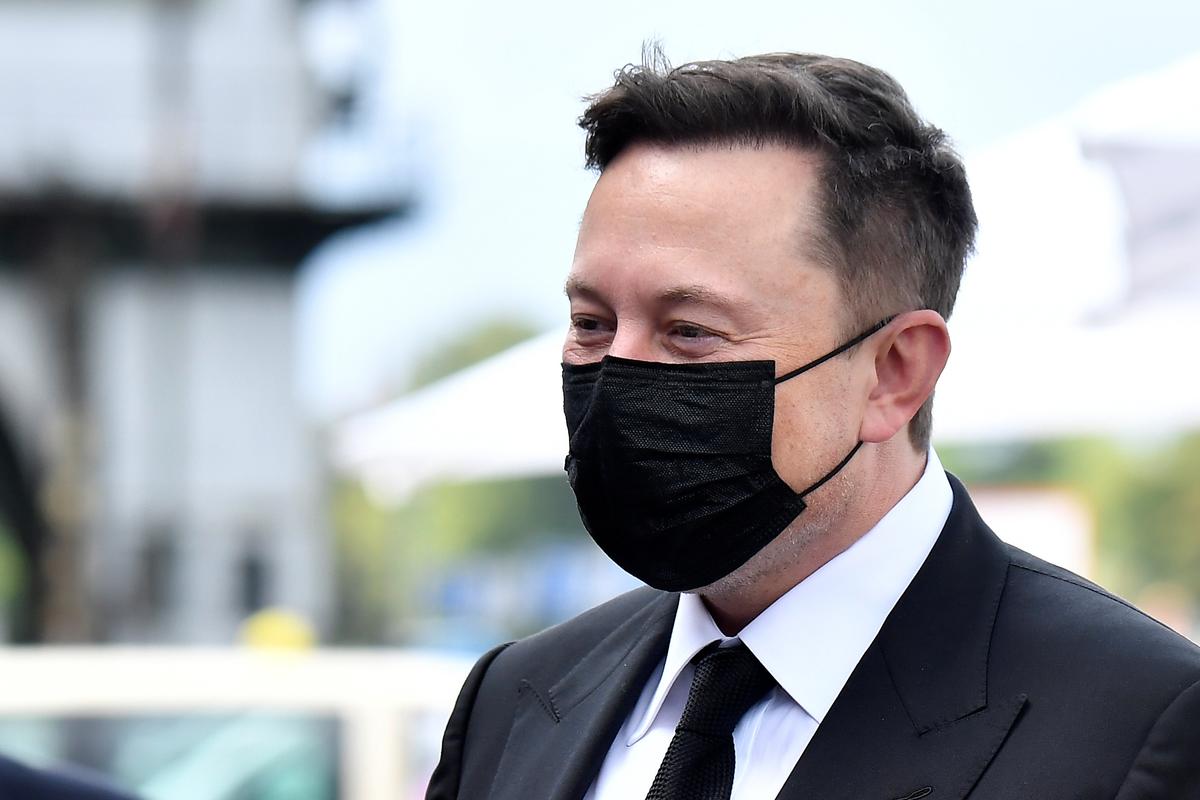 Elon Musk Says ‘Most Likely’ Has a Moderate Case of COVID-19