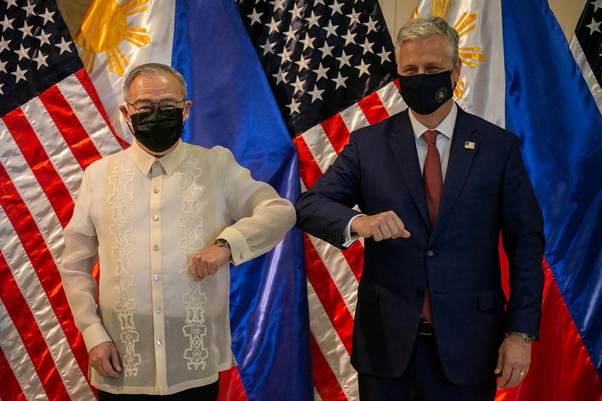 US Announces Delivery of Missiles, Bombs to Philippines