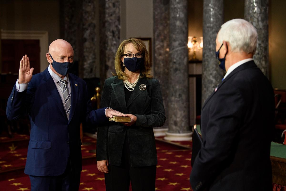 Democrat Mark Kelly Sworn in to US Senate After Defeating McSally