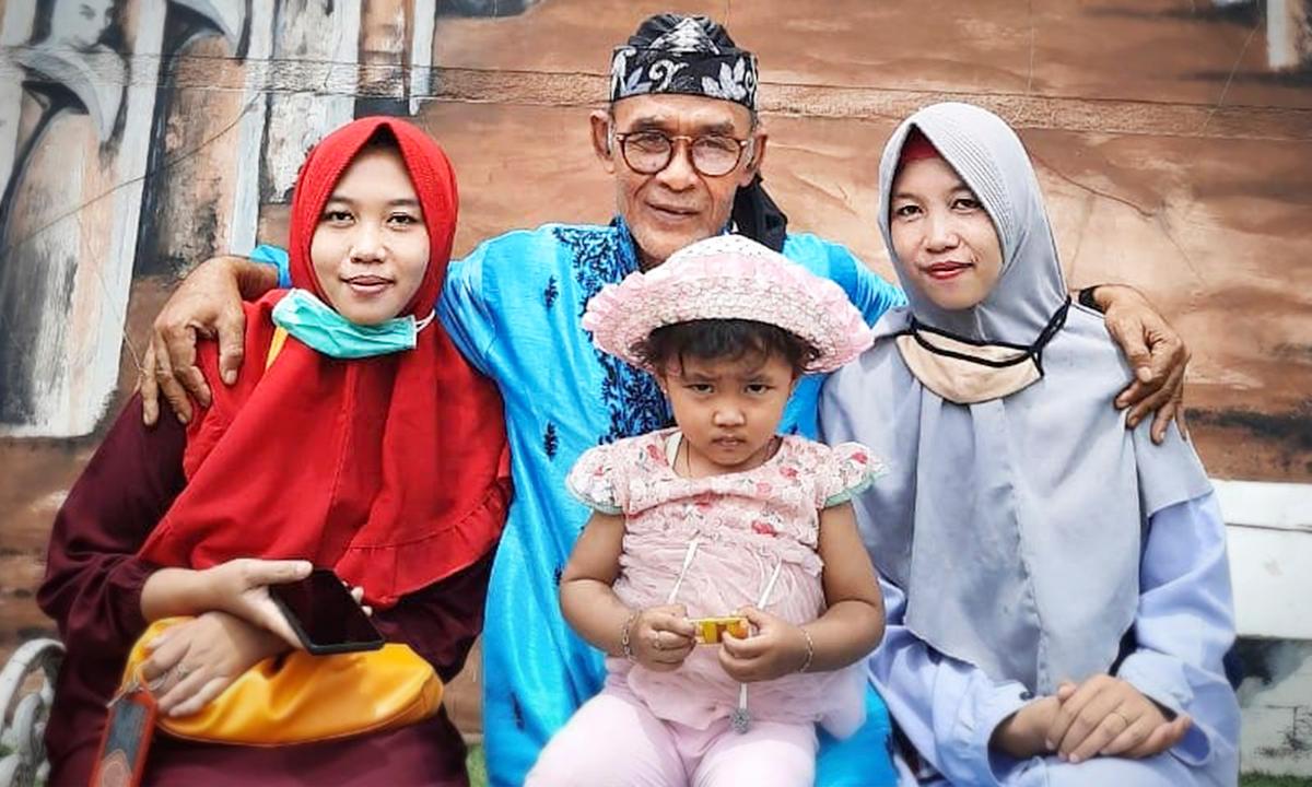 Long-Lost Twins Reunite After 20 Years When Friend Spots Eerie Resemblance on TikTok