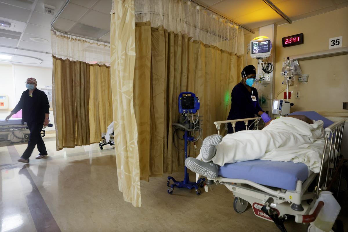 Daily CCP Virus Deaths Surge to Over 4,000 in US as Case Count Declines