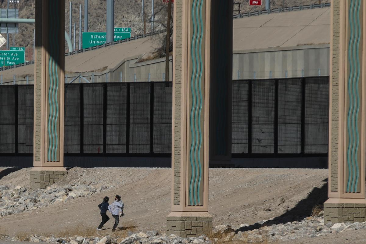 Court Lets US Border Agents Resume Removing Unaccompanied Minors Without Court Hearings