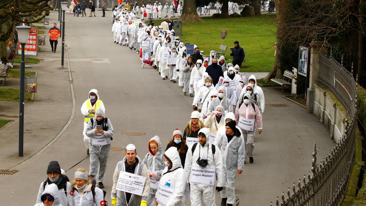 Swiss March in Lakeside Tax Haven to Protest CCP Virus Lockdown