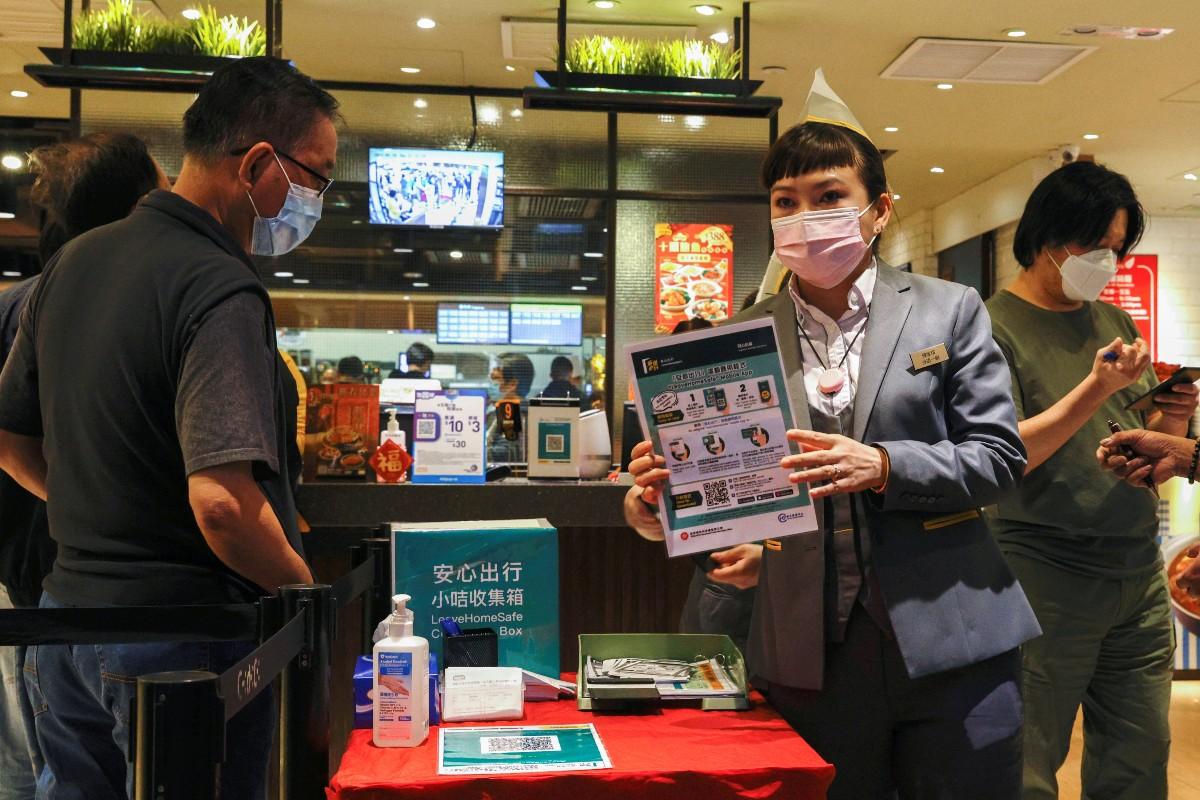 Hong Kong Sees Rush for Burner Phones as Government Pushes Contact-Tracing App