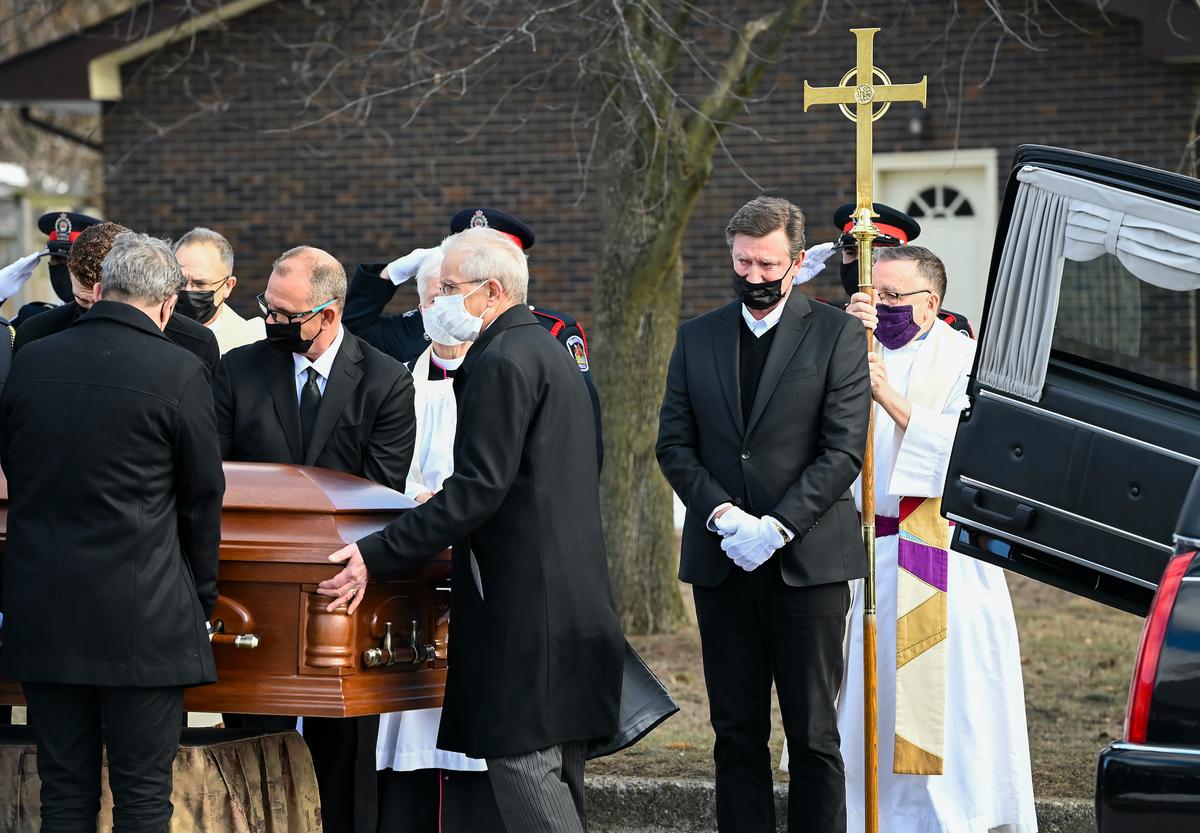 Walter Gretzky Remembered as a Man With ‘A Heart of Gold’ at Funeral