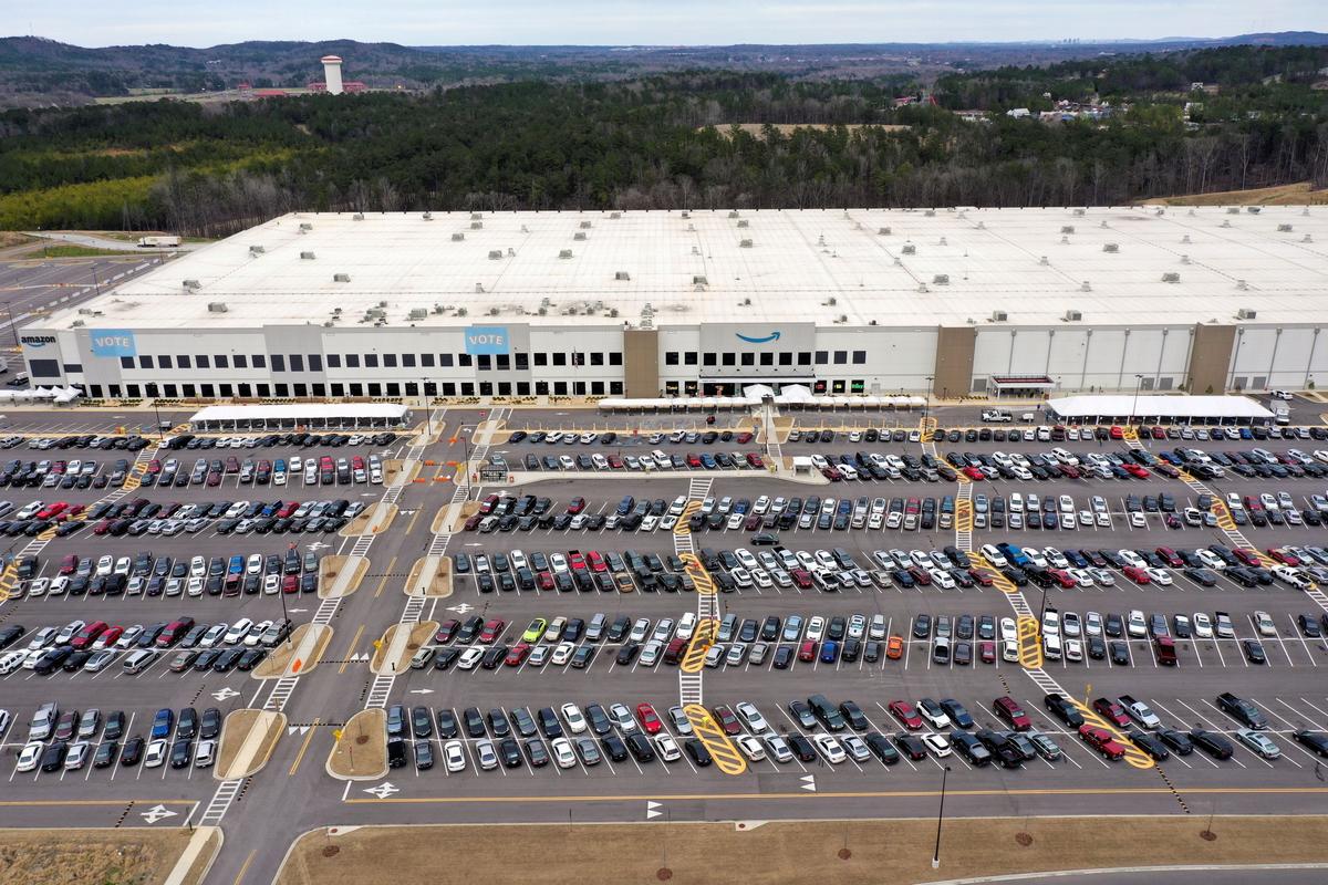 Amazon Can Afford to Treat Workers Better, Union Organizer Tells Senators