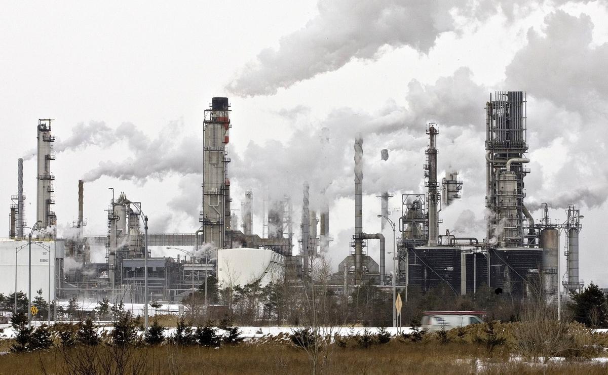 Carbon Tax Hike Shows High Cost of Federal Scheme vs Quebec’s