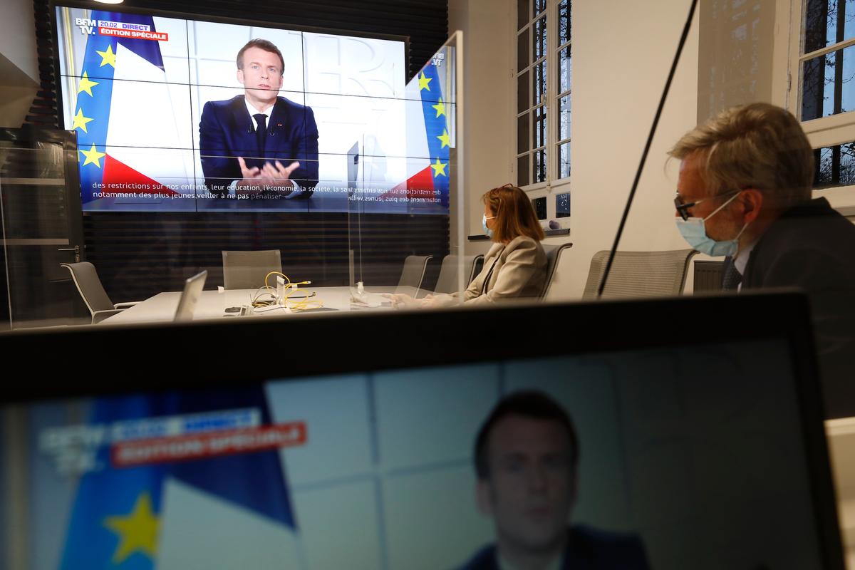 France to Close Schools, Ban Domestic Travel as Virus Surges