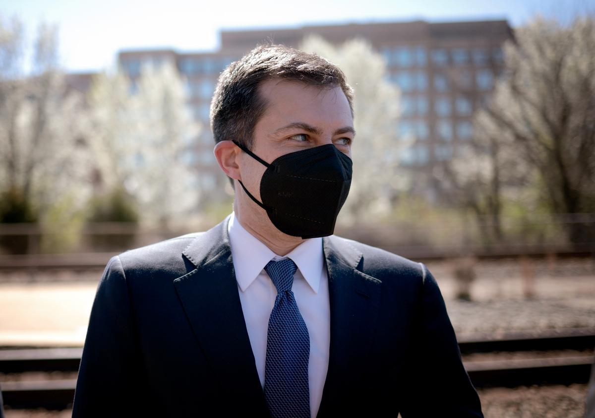 Buttigieg, Northam Announce Multibillion-Dollar Deal to Boost Rail Between DC, Richmond