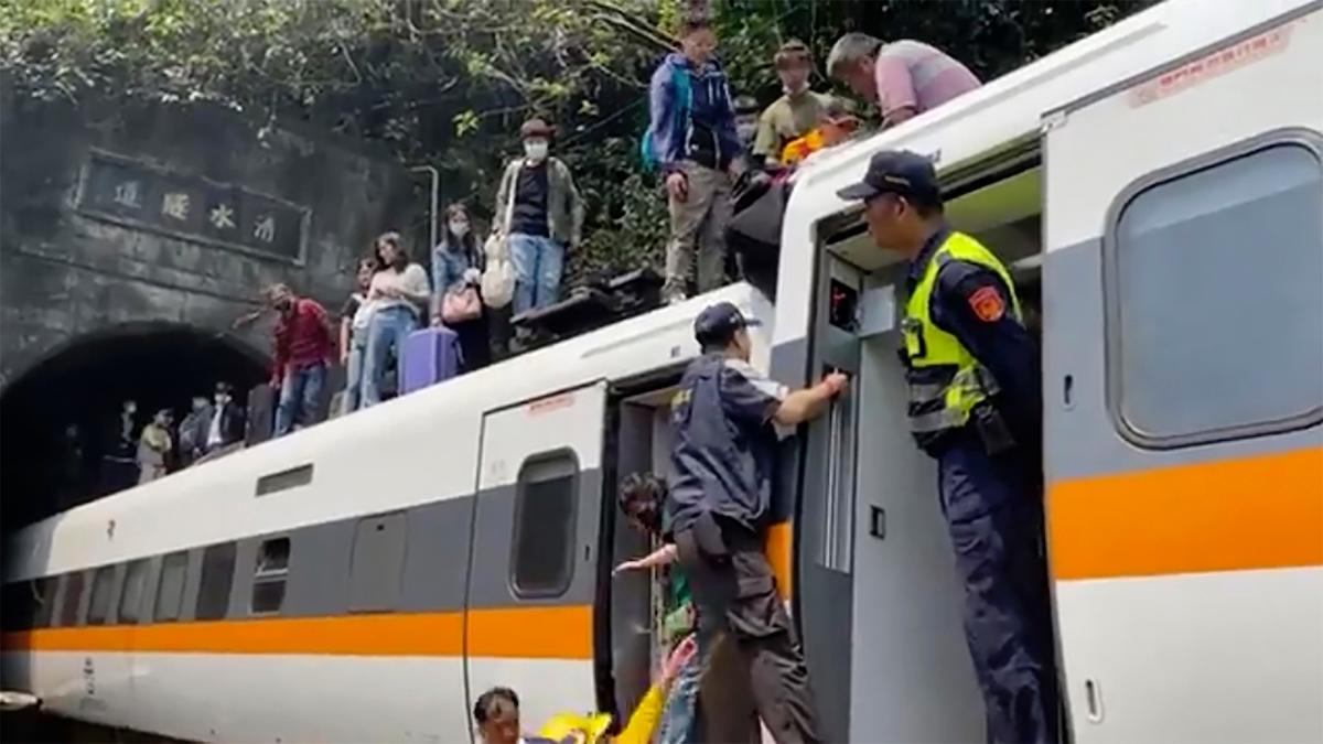 Taiwan Prosecutors Seek Arrest in Deadly Train Crash
