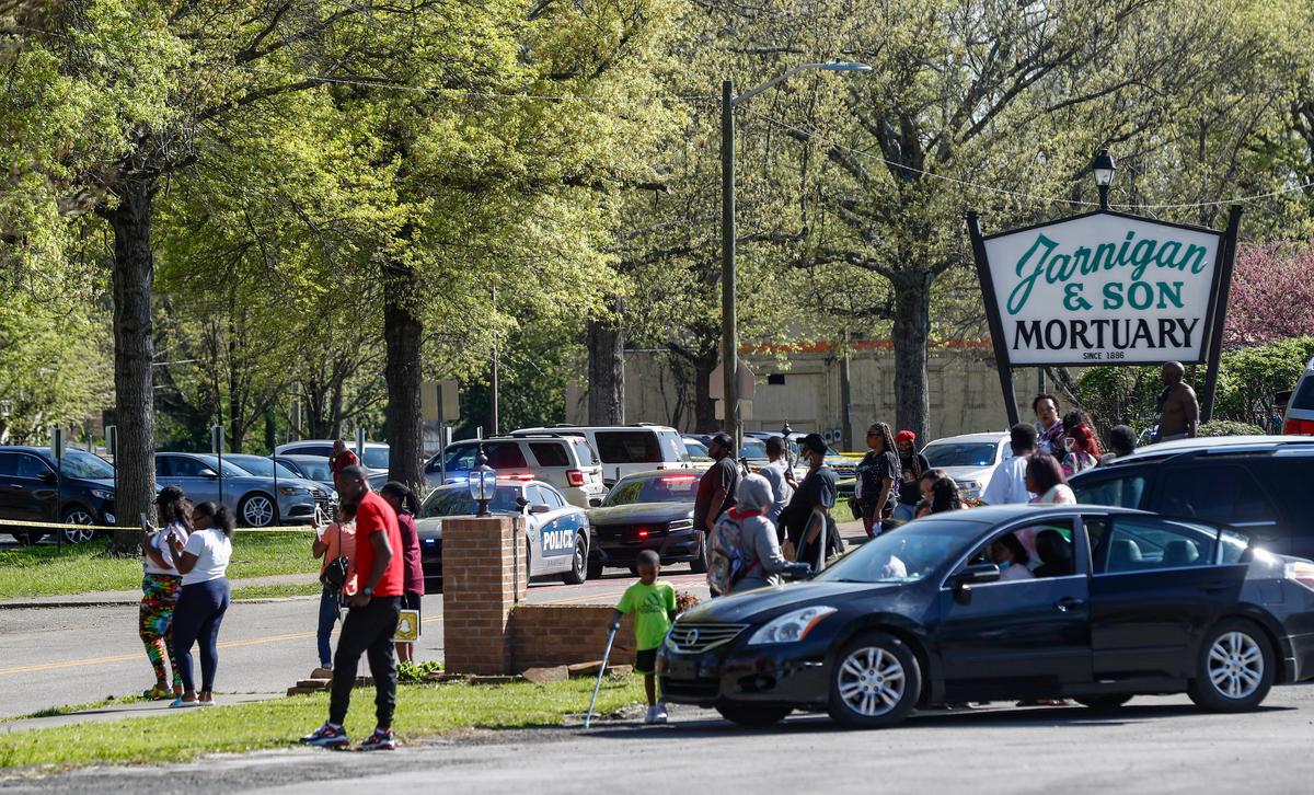 Police: 1 Dead, Officer Wounded in Tennessee School Shooting