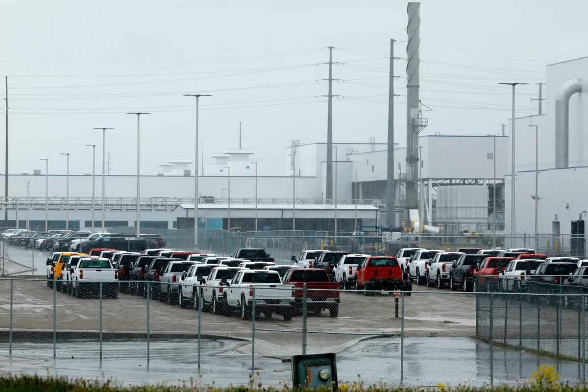 GM Profit Surges to $2.98 Billion on Sales of Higher-Margin Trucks